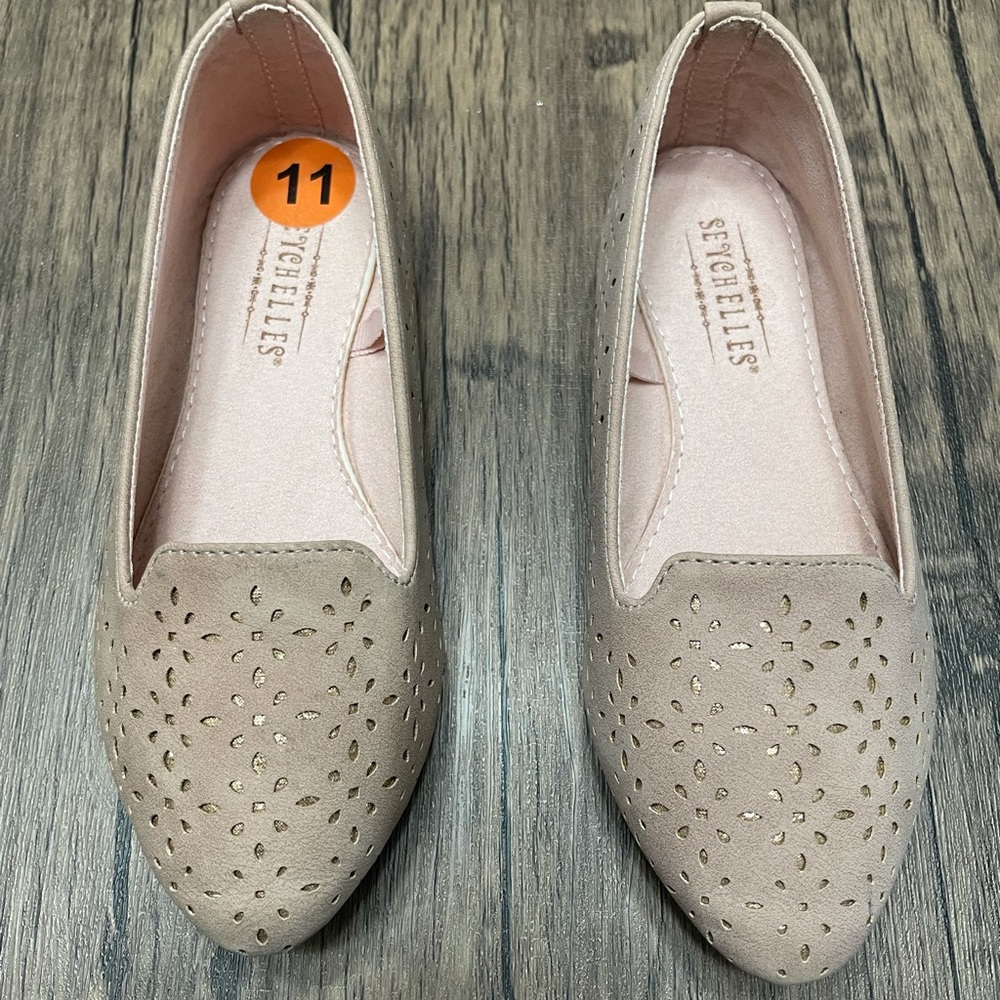 Tan flat dress shoes